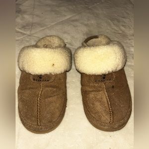 Bear paw slippers